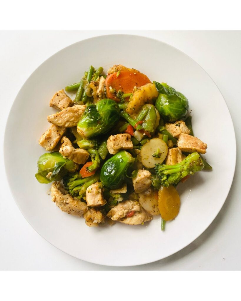 A plate of delicious healthy cooked food, showing how hypnotherapy can help you achieve your weight goals.