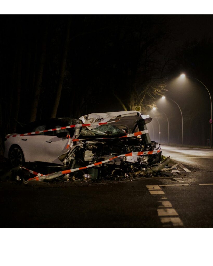 A picture of two cars which have been in an accident, showing that EMDR can help to overcome the PTSD triggers.