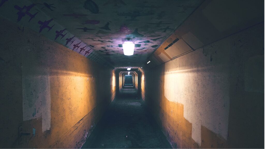 Picture of a narrow, dark corridor, showing that hypnotherapy can help overcome the fear of enclosed spaces.