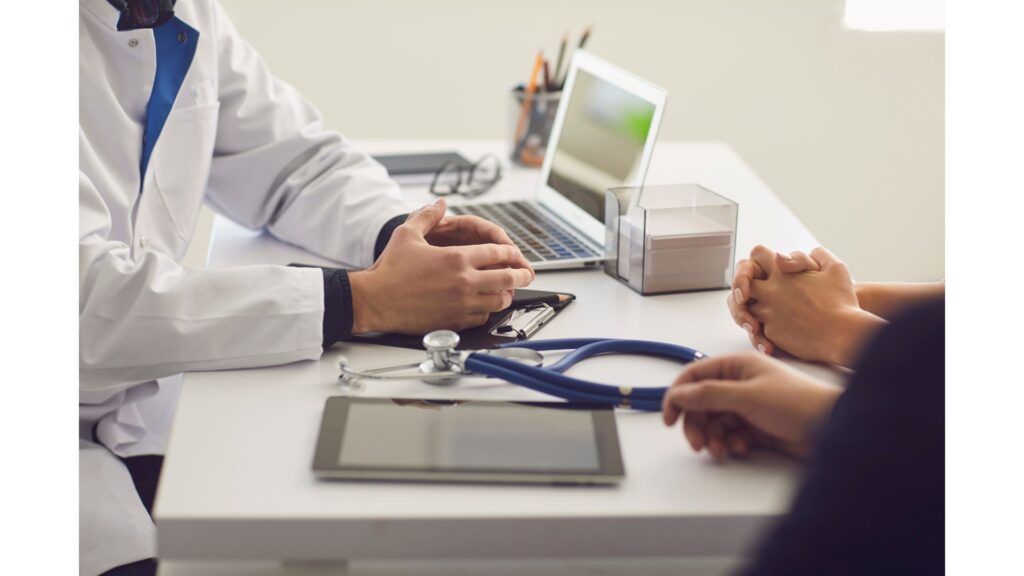 Picture of a patient in a doctor's office, showing that hypnotherapy can help you overcome your fear of medical appointments.