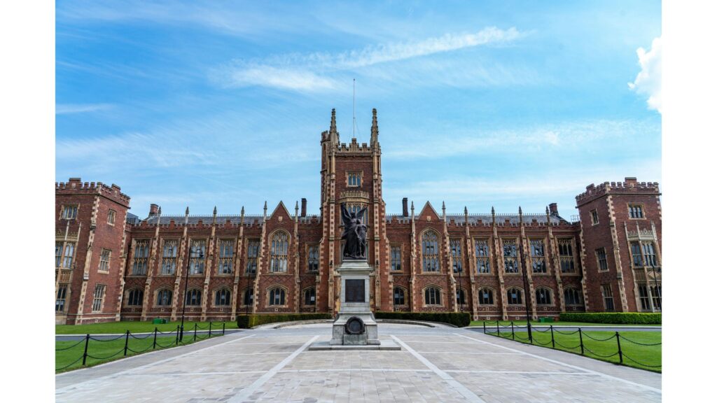 Picture of a grand building, showing that hypnotherapy can help you embrace new environments.